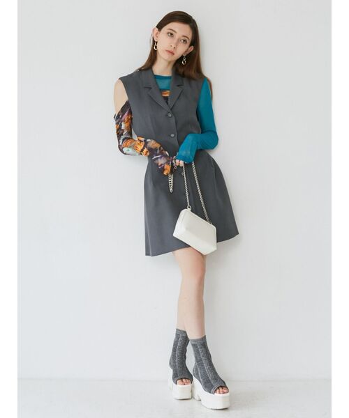 MURUA（ムルーア）の「トライアングルチェーンポシェット（ハンドバッグ・レディース・ブラック/ホワイト・FREE）」の5枚目の写真