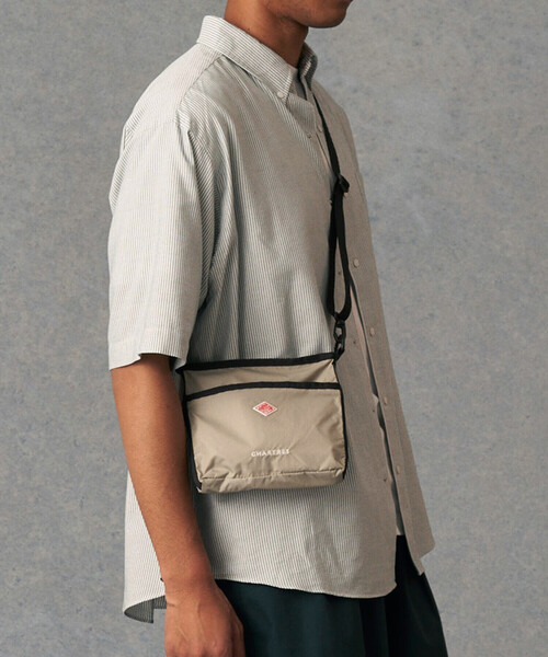 DANTON(ダントン)の「MICRO RIP NYLON SHOULDER POUCH〈CHARTRES〉(ショルダーバッグ・レディース・ブラック/グレー/レッド/ネイビー/オリーブ/グレイッシュベージュ・-)」の7枚目の写真