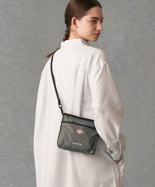 DANTON(ダントン)の「MICRO RIP NYLON SHOULDER POUCH〈CHARTRES〉(ショルダーバッグ・レディース・ブラック/グレー/レッド/ネイビー/オリーブ/グレイッシュベージュ・-)」の8枚目の写真