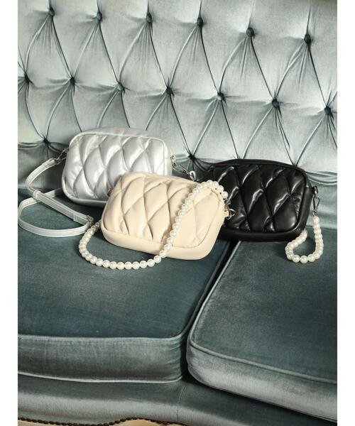 Green　Parks（グリーンパークス）の「・KOSSORECO　パールハンドルキルトショルダー（ショルダーバッグ・レディース・ブラック/アイボリー/シルバー・FREE）」の7枚目の写真