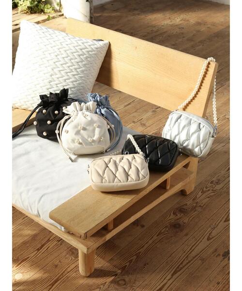 Green　Parks（グリーンパークス）の「・KOSSORECO　パールハンドルキルトショルダー（ショルダーバッグ・レディース・ブラック/アイボリー/シルバー・FREE）」の11枚目の写真