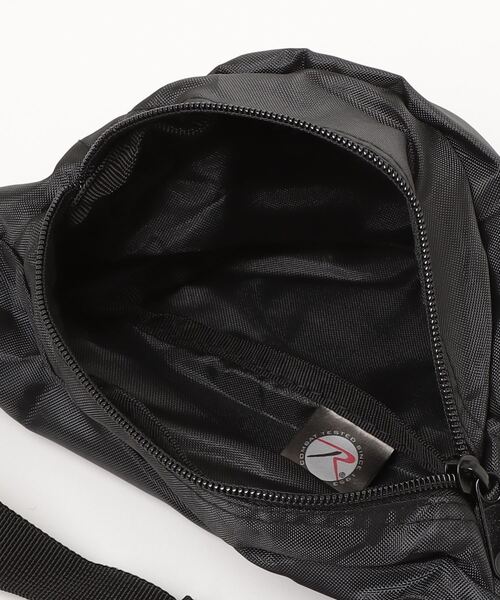 ROTHCO(ロスコ)の「ROTHCO / Black Crossbody Fanny Pack / R-8131(ボディバッグ/ウエストポーチ・メンズ・ブラック・MEDIUM)」の4枚目の写真