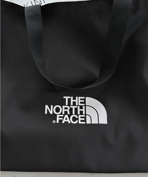 THE NORTH FACE(ザノースフェイス)の「国内未発売 THE NORTH FACE(ザ・ノースフェイス)/ショッパーバッグ エコバッグ 大容量 大きいサイズ/TNF SHOPPER BAG L(トートバッグ・メンズ・ブラック/クリーム・FREE)」の5枚目の写真