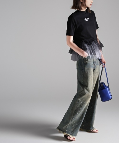 甘さの中にカジュアル要素も取り入れた1枚。チュールフリルモックネックTシャツ