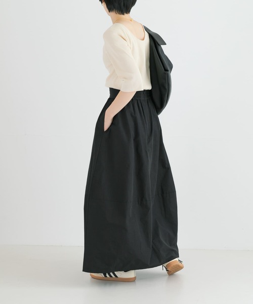 URBAN RESEARCH(アーバンリサーチ)の「コクーンマキシスカート(スカート・レディース・ブラック/オフホワイト・FREE)」の7枚目の写真
