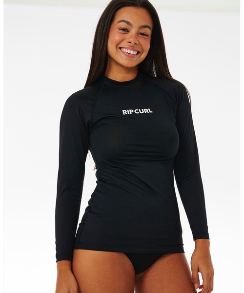 rip curl（リップカール）の「【RIPCURL（リップカール）】L CLASSIC SURF LS UPF RASHGUARD/水陸両用UPF 50+(日焼け防止)ワンポイントロゴ長袖ラッシュガード(水着)（ラッシュガード・レディース・ブラック・X-SMALL/SMALL）」の2枚目の写真