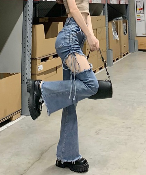 GLAMOROUS JANE(グラマラスジェーン)の「サイドカットアウトシャーリングリボン裾フリンジデニムパンツ(デニムパンツ・レディース・ブルー・S/M/L)」の7枚目の写真