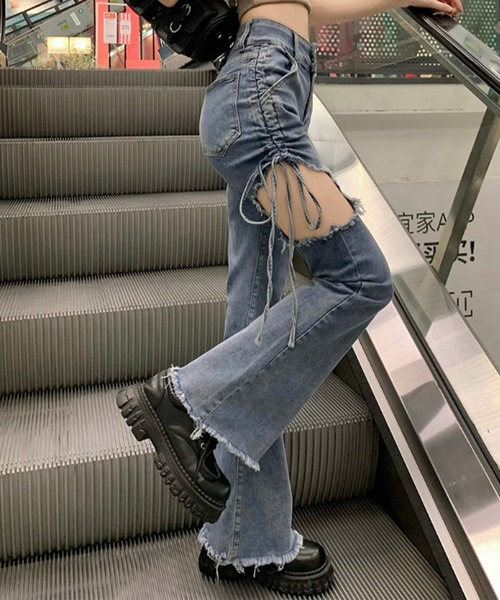 GLAMOROUS JANE(グラマラスジェーン)の「サイドカットアウトシャーリングリボン裾フリンジデニムパンツ(デニムパンツ・レディース・ブルー・S/M/L)」の8枚目の写真