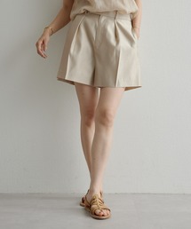 タックショートパンツ