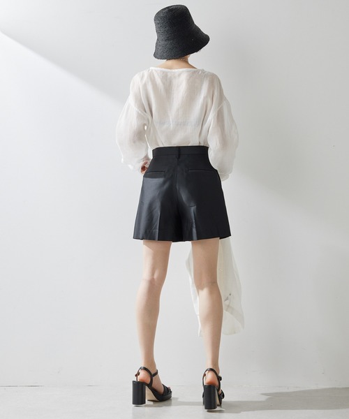 Whim Gazette(ウィムガゼット)の「タックショートパンツ(その他パンツ・レディース・ブラック/ライトベージュ・FREE)」の4枚目の写真