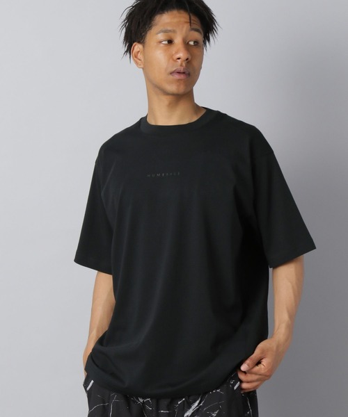 NUMERALS(ヌメラルズ)の「【NUMERALS】コンフォートロゴTシャツ(Tシャツ/カットソー・メンズ・ホワイト/グレー/ブラック・MEDIUM/LARGE)」の1枚目の写真