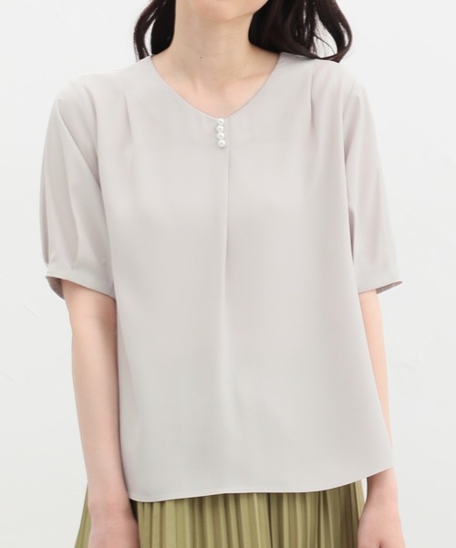 Honeys（ハニーズ）の「パール付きブラウス（シャツ/ブラウス・レディース・ネイビー/イエロー/グレイッシュベージュ/ブルー/ホワイト・S/M/L/LL/3L）」の3枚目の写真