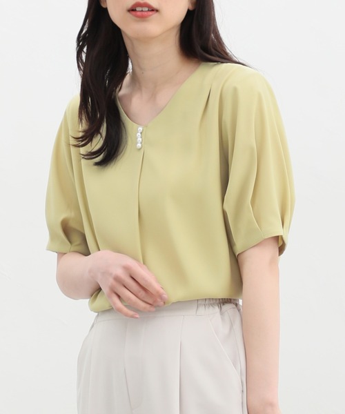 Honeys（ハニーズ）の「パール付きブラウス（シャツ/ブラウス・レディース・ネイビー/イエロー/グレイッシュベージュ/ブルー/ホワイト・S/M/L/LL/3L）」の5枚目の写真