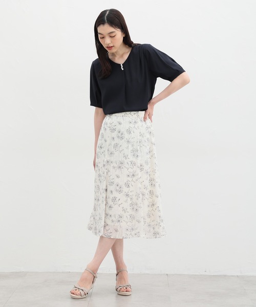 Honeys（ハニーズ）の「パール付きブラウス（シャツ/ブラウス・レディース・ネイビー/イエロー/グレイッシュベージュ/ブルー/ホワイト・S/M/L/LL/3L）」の8枚目の写真