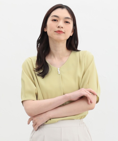 Honeys（ハニーズ）の「パール付きブラウス（シャツ/ブラウス・レディース・ネイビー/イエロー/グレイッシュベージュ/ブルー/ホワイト・S/M/L/LL/3L）」の11枚目の写真