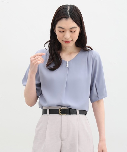 Honeys（ハニーズ）の「パール付きブラウス（シャツ/ブラウス・レディース・ネイビー/イエロー/グレイッシュベージュ/ブルー/ホワイト・S/M/L/LL/3L）」の15枚目の写真