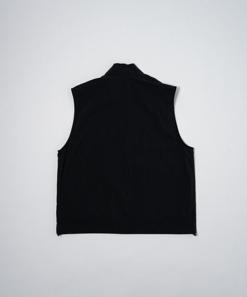 YOEL(ヨエル)の「YOEL - nylon vest / ナイロンべスト(ベスト・メンズ・グレイッシュベージュ/ブラック・MEDIUM/LARGE)」の16枚目の写真