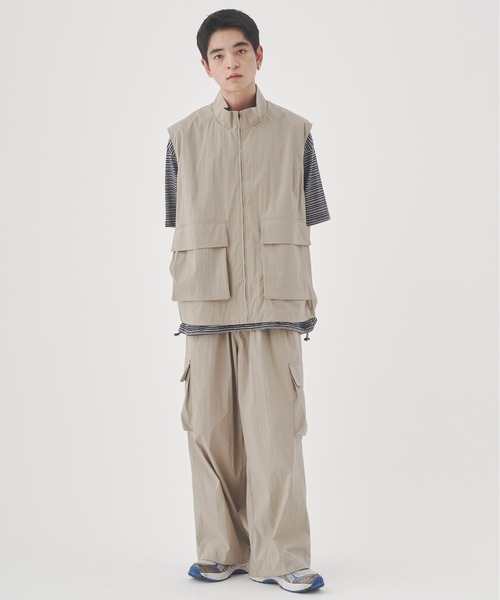 YOEL(ヨエル)の「YOEL - nylon vest / ナイロンべスト(ベスト・メンズ・グレイッシュベージュ/ブラック・MEDIUM/LARGE)」の4枚目の写真