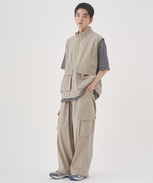 YOEL(ヨエル)の「YOEL - nylon vest / ナイロンべスト(ベスト・メンズ・グレイッシュベージュ/ブラック・MEDIUM/LARGE)」の6枚目の写真