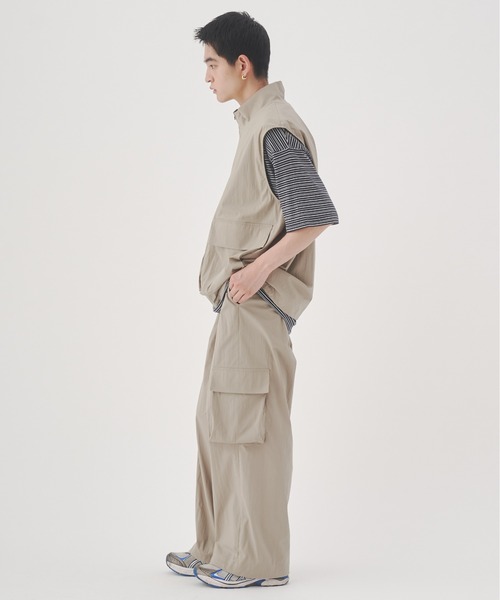 YOEL(ヨエル)の「YOEL - nylon vest / ナイロンべスト(ベスト・メンズ・グレイッシュベージュ/ブラック・MEDIUM/LARGE)」の7枚目の写真