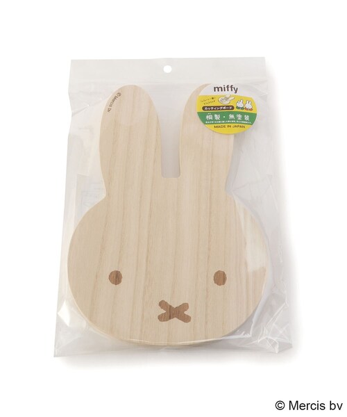 one'sterrace(ワンズテラス)の「Dick Bruna miffy カッティングボード ミッフィー型(その他雑貨・レディース・ベージュ系8・99)」の2枚目の写真