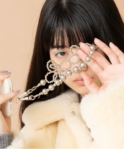 Casselini（キャセリーニ）の「Casselini(キャセリーニ)フラワービーズハンドストラップ（スマホグッズ・レディース・ホワイト/ブラック/シルバー/ラベンダー/クリア・FREE）」の5枚目の写真