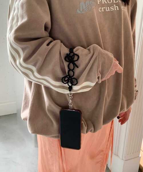 Casselini（キャセリーニ）の「Casselini(キャセリーニ)フラワービーズハンドストラップ（スマホグッズ・レディース・ホワイト/ブラック/シルバー/ラベンダー/クリア・FREE）」の3枚目の写真