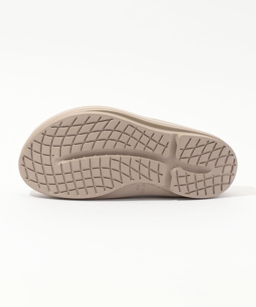 OOFOS(ウーフォス)の「OOFOS OOmega サンダル(サンダル・レディース・ブラック/ライトベージュ・23/24/25)」の5枚目の写真