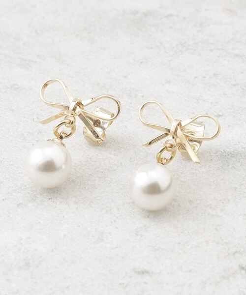 OPAQUE.CLIP（オペークドットクリップ）の「リボンフェイクパールピアス（ピアス（両耳用）・レディース・ゴールド/シルバー・00）」の7枚目の写真
