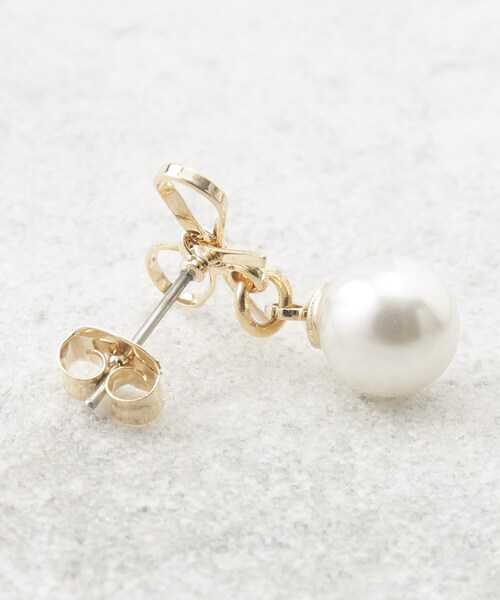 OPAQUE.CLIP（オペークドットクリップ）の「リボンフェイクパールピアス（ピアス（両耳用）・レディース・ゴールド/シルバー・00）」の5枚目の写真