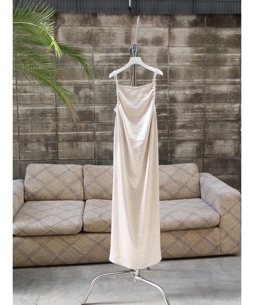 Katrin TOKYO(カトリーントーキョー)の「gather satin camisole onepiece(ワンピース・レディース・ベージュ/アイボリー/ブラック・FREE/XS)」の2枚目の写真