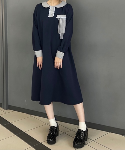 INTER FACTORY(インターファクトリー)の「ポケットフリル襟付きワンピース made in INTER FACTORY(ワンピース・レディース・ネイビー/アイボリー・FREE)」の11枚目の写真