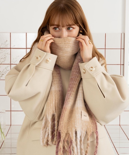 hinari(ヒナリ)の「チェックボリュームフリンジマフラー(マフラー・レディース・ベージュ/アイボリー/チャコールグレー/グリーン/ブラウン・FREE)」の20枚目の写真