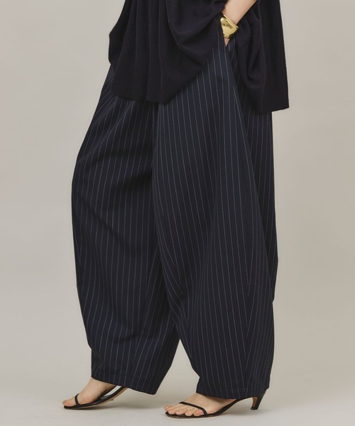 Curensology(カレンソロジー)の「Curensology(カレンソロジー)/ツイルストライプドロストパンツ(その他パンツ・レディース・ブラック/ネイビー・FREE)」の2枚目の写真