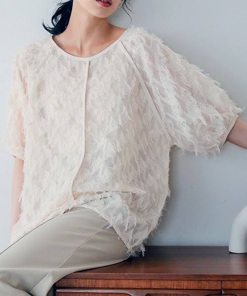 itto...(イット)の「華やかな立体感フリンジジャガードシアートップス(シャツ/ブラウス・レディース・ブラック/アイボリー・M)」の1枚目の写真