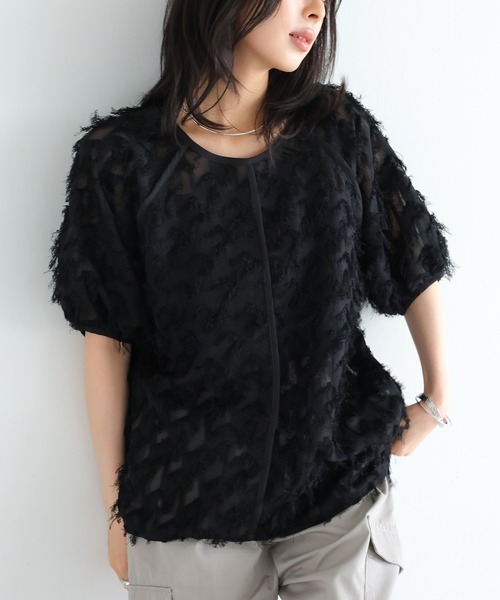 itto...(イット)の「華やかな立体感フリンジジャガードシアートップス(シャツ/ブラウス・レディース・ブラック/アイボリー・M)」の2枚目の写真