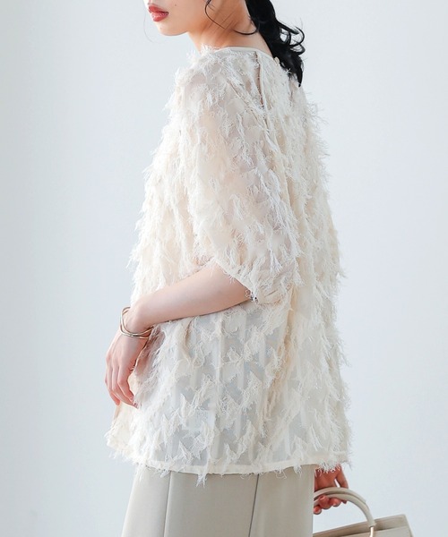 itto...(イット)の「華やかな立体感フリンジジャガードシアートップス(シャツ/ブラウス・レディース・ブラック/アイボリー・M)」の3枚目の写真