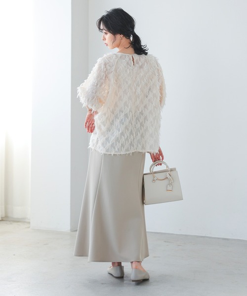 itto...(イット)の「華やかな立体感フリンジジャガードシアートップス(シャツ/ブラウス・レディース・ブラック/アイボリー・M)」の4枚目の写真
