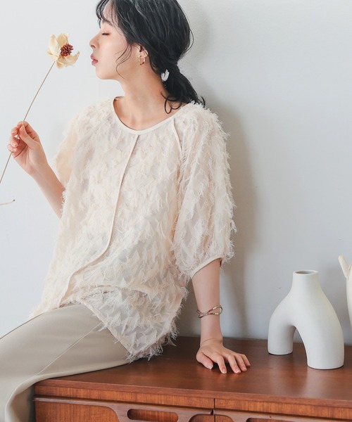 itto...(イット)の「華やかな立体感フリンジジャガードシアートップス(シャツ/ブラウス・レディース・ブラック/アイボリー・M)」の5枚目の写真