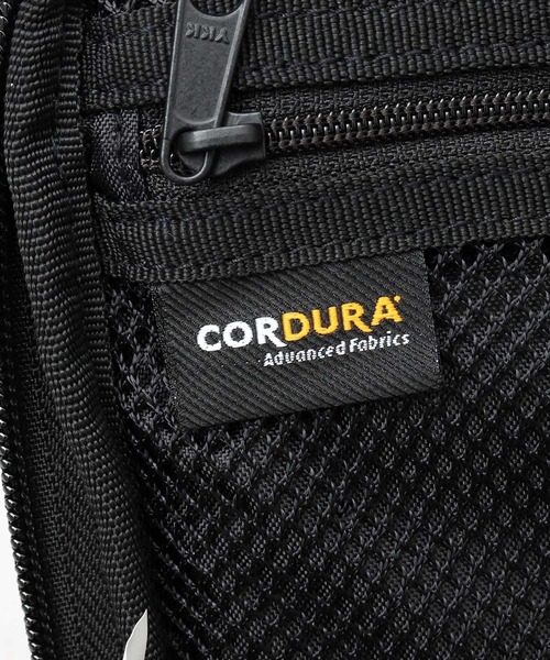 Fender(フェンダー)の「CORDURAポリエステル ショルダー ミニポーチ モノグラムストラップ(ショルダーバッグ・メンズ・ブラック・FREE)」の13枚目の写真