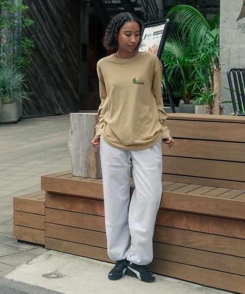 BANKS(バンクス)の「DESIGN TEE/BANKS(バンクス)スタンダードシルエットユニークブランドロゴグラフィック長袖カットソー(Tシャツ/カットソー・メンズ・オフホワイト/ベージュ・MEDIUM/LARGE/X-LARGE)」の3枚目の写真