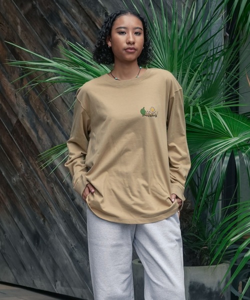 BANKS(バンクス)の「DESIGN TEE/BANKS(バンクス)スタンダードシルエットユニークブランドロゴグラフィック長袖カットソー(Tシャツ/カットソー・メンズ・オフホワイト/ベージュ・MEDIUM/LARGE/X-LARGE)」の5枚目の写真