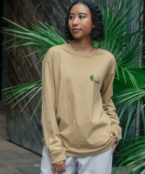 BANKS(バンクス)の「DESIGN TEE/BANKS(バンクス)スタンダードシルエットユニークブランドロゴグラフィック長袖カットソー(Tシャツ/カットソー・メンズ・オフホワイト/ベージュ・MEDIUM/LARGE/X-LARGE)」の6枚目の写真