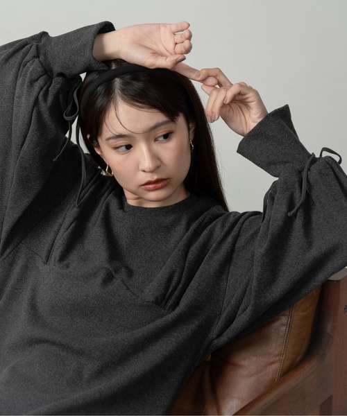 Amiur(エミレ)の「balloon sleeve ribbon sweat ops / バルーンスリーブリボンスウェットワンピース(ワンピース・レディース・チャコール/オートミール・FREE)」の7枚目の写真