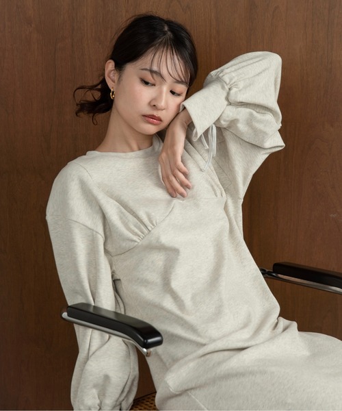 Amiur(エミレ)の「balloon sleeve ribbon sweat ops / バルーンスリーブリボンスウェットワンピース(ワンピース・レディース・チャコール/オートミール・FREE)」の13枚目の写真