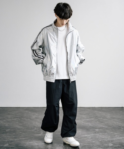 Rocky Monroe（ロッキーモンロー）の「オーバーサイズ袖ラインシャイニートラックジャケット（ブルゾン・メンズ・シルバー系/ブラック/ホワイト系・M/L）」の13枚目の写真