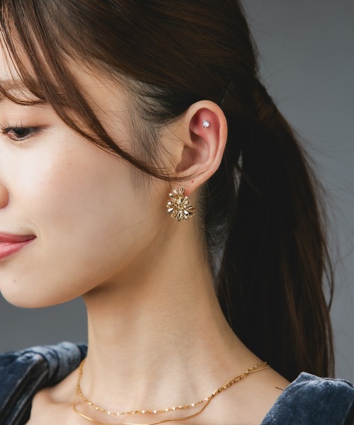 Os accessory(オズアクセサリー)の「Os -オズ- 【金属アレルギー対応】フラワー ハーフフープピアス(ピアス(両耳用)・レディース・ゴールド/シルバー・ONE SIZE)」の12枚目の写真