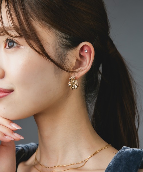 Os accessory(オズアクセサリー)の「Os -オズ- 【金属アレルギー対応】フラワー ハーフフープピアス(ピアス(両耳用)・レディース・ゴールド/シルバー・ONE SIZE)」の14枚目の写真