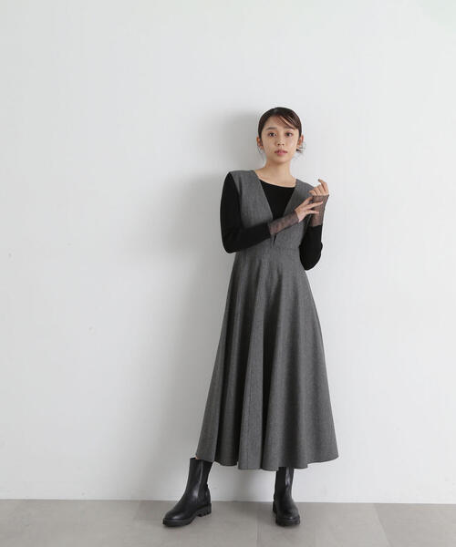 NATURAL BEAUTY BASIC（ナチュラルビューティーベーシック）の「Vネックフレアジャンスカ（ジャンパースカート・レディース・ベージュ/グレー系その他・MEDIUM/SMALL）」の6枚目の写真