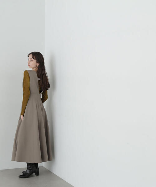 NATURAL BEAUTY BASIC（ナチュラルビューティーベーシック）の「Vネックフレアジャンスカ（ジャンパースカート・レディース・ベージュ/グレー系その他・MEDIUM/SMALL）」の15枚目の写真
